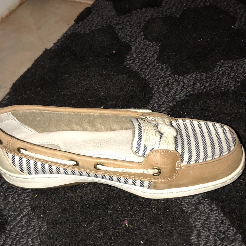 8M women’s Sperrys
